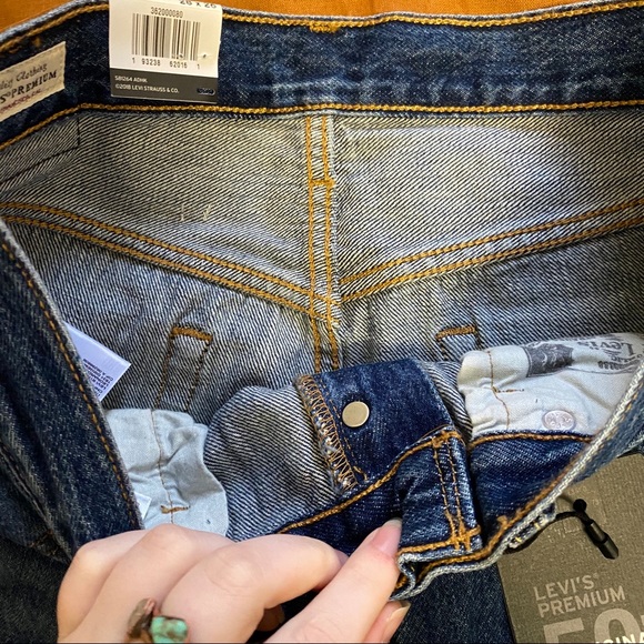 levis 704